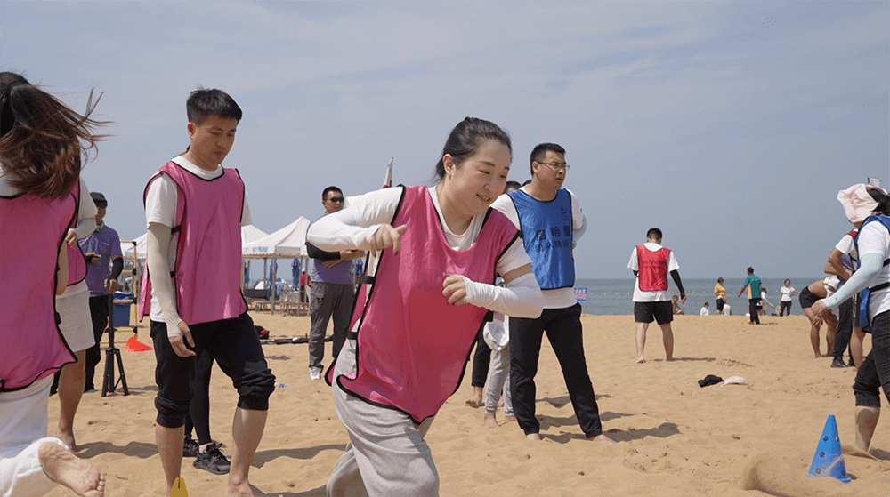 披荊斬棘無畏懼 乘風(fēng)破浪向前沖(圖10) 披荊斬棘無畏懼 乘風(fēng)破浪向前沖(圖10)